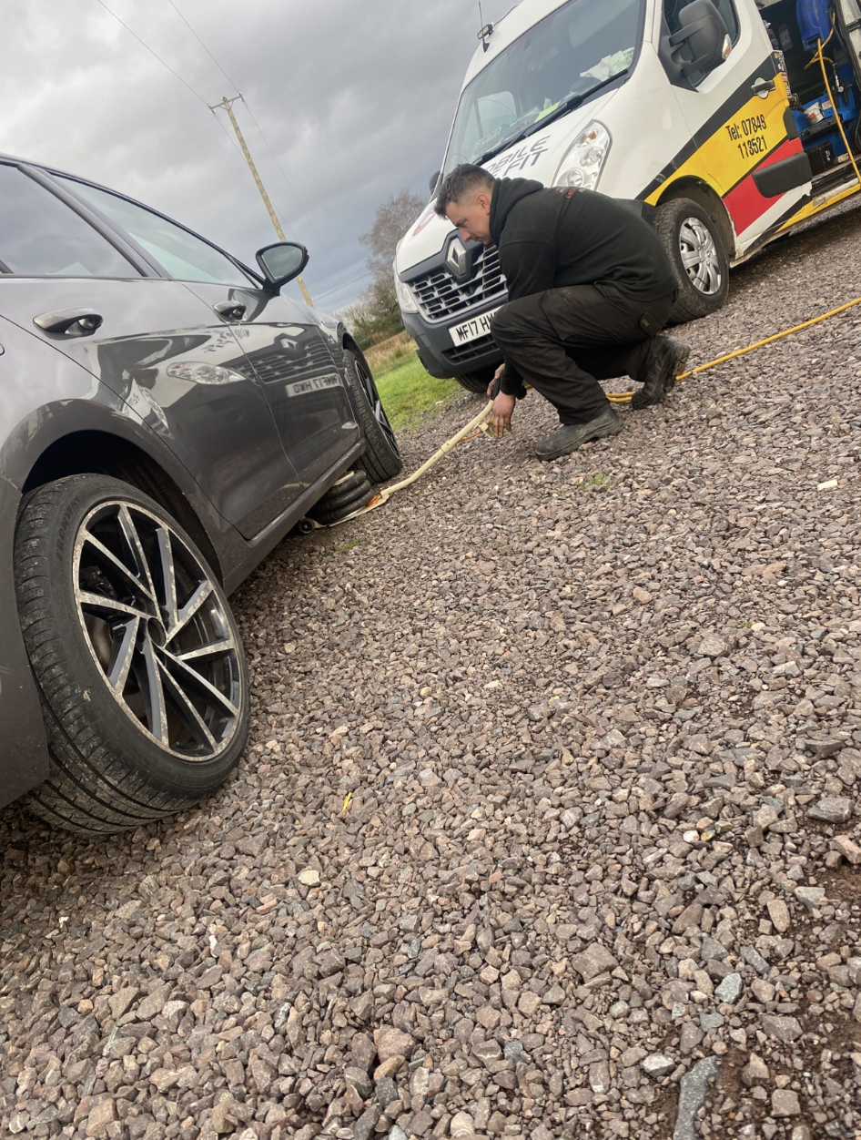Roadside Tyres Mechanic 1