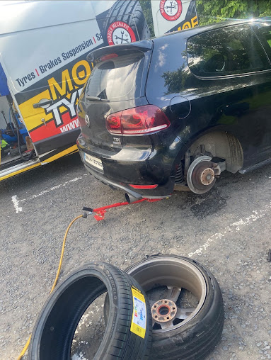 Car with tyres removed